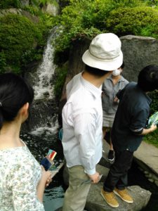 毎週火曜日恒例のウォーキングに出かけました。皆さんも適度な運動で体力UPを目指しませんか？