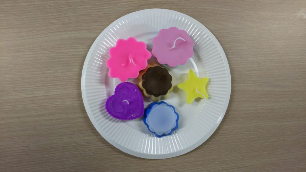 クリスマスも近いのでアロマキャンドルを作ってみました。