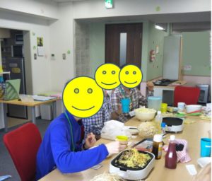 料理レクリエーションで焼きそばを作りました。