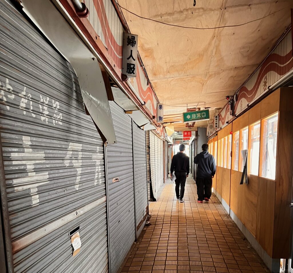アートが日常となる下町へ。