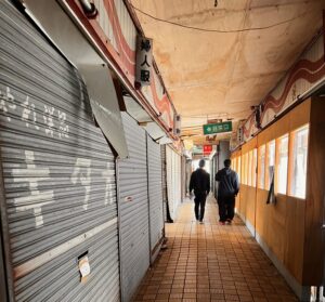 アートが日常となる下町へ。